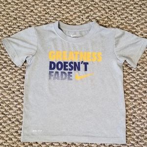 Boys Nike Dri-Fit size 6